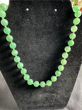 Jade EUC necklace. Genuine gemstone with silvertone spacers & clasp